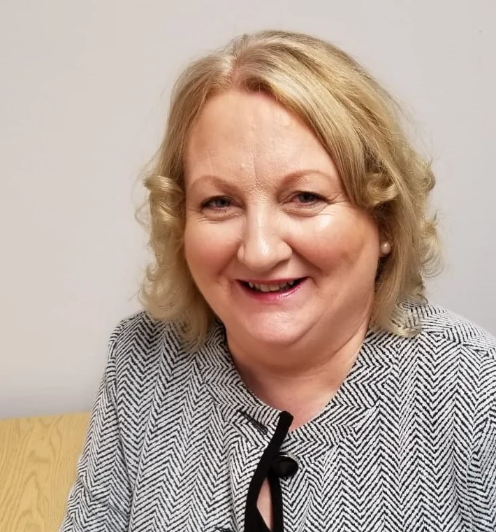 Dr Anna Hobbins