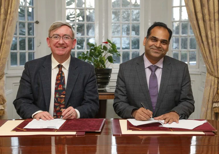 NUI Galway President CiarC!n C_ hC_gartaigh and Ganesh P Sabat chief executive of Sahajanand Medical Technologies at the signing of the Heads of Terms at NUI Galway i (002)