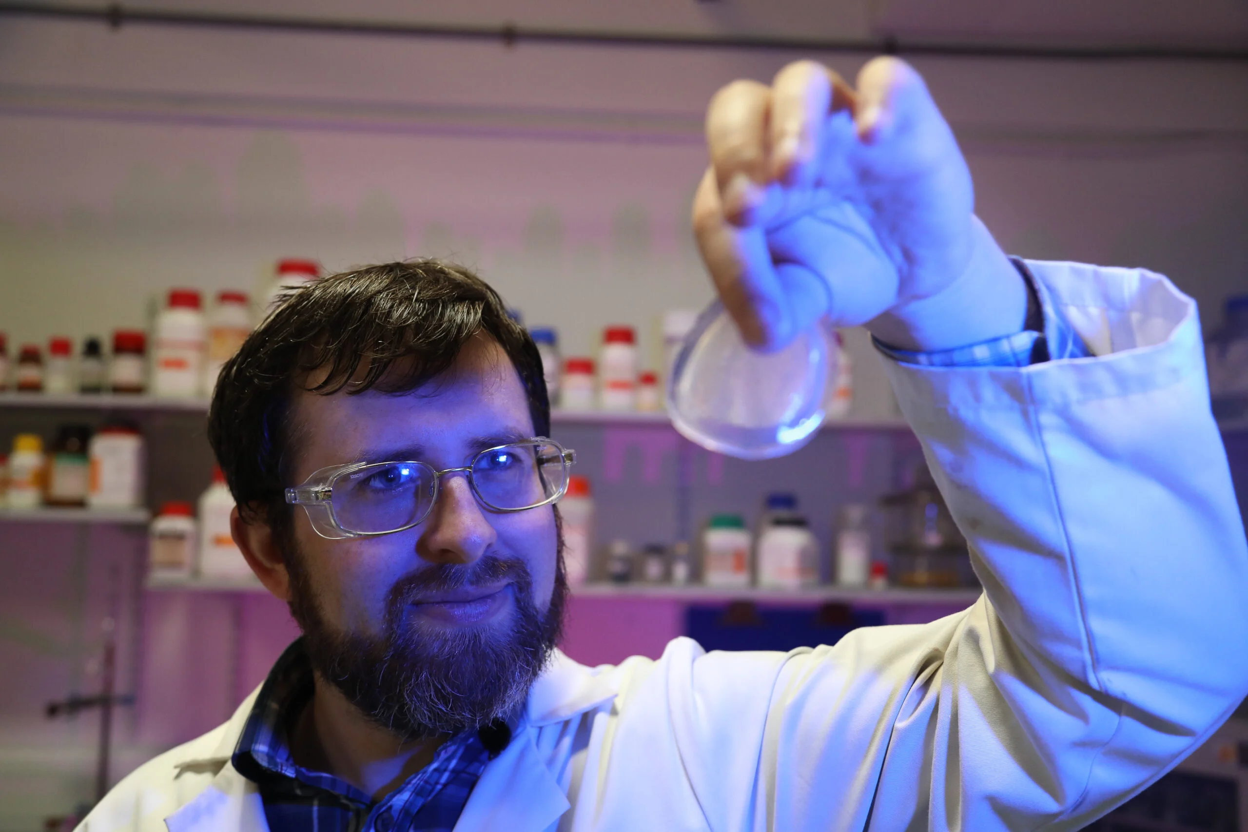 Researchers at NUI Galway & QUB investigate how sugar molecules attached to plastics could give medical devices a new layer of protection