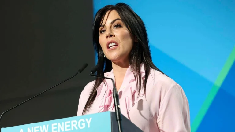 Minister Jennifer Carroll MacNeill
